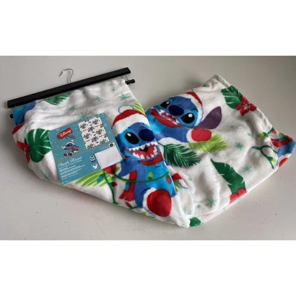 Disney Stitch With Mittens Winter Christmas Santa Hat Throw Blanket 50 X 70” NEW